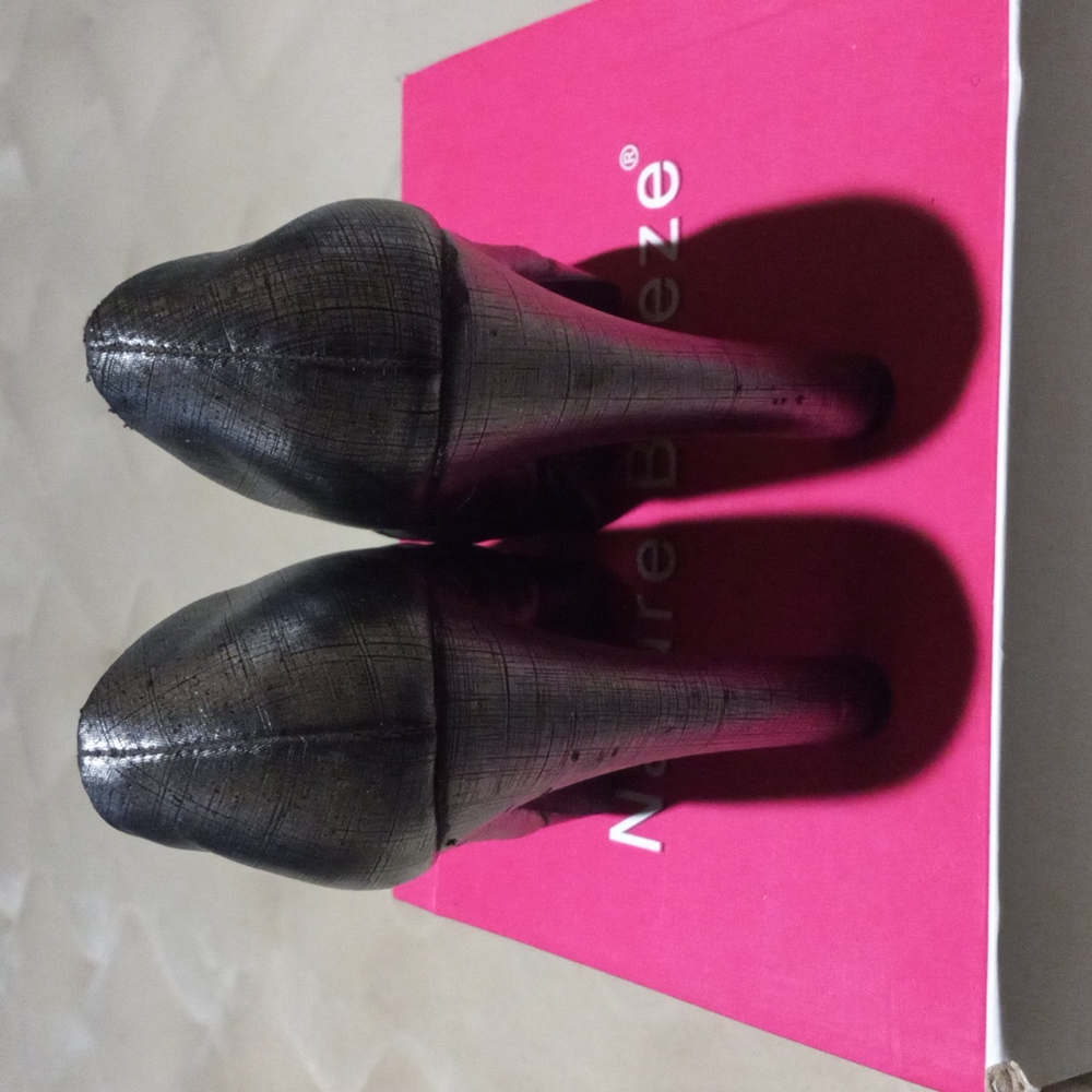 Shoes. - Picture 5 of 6